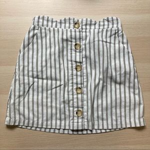 Day to Day white mini skirt with green stripes, button front, small, scallops